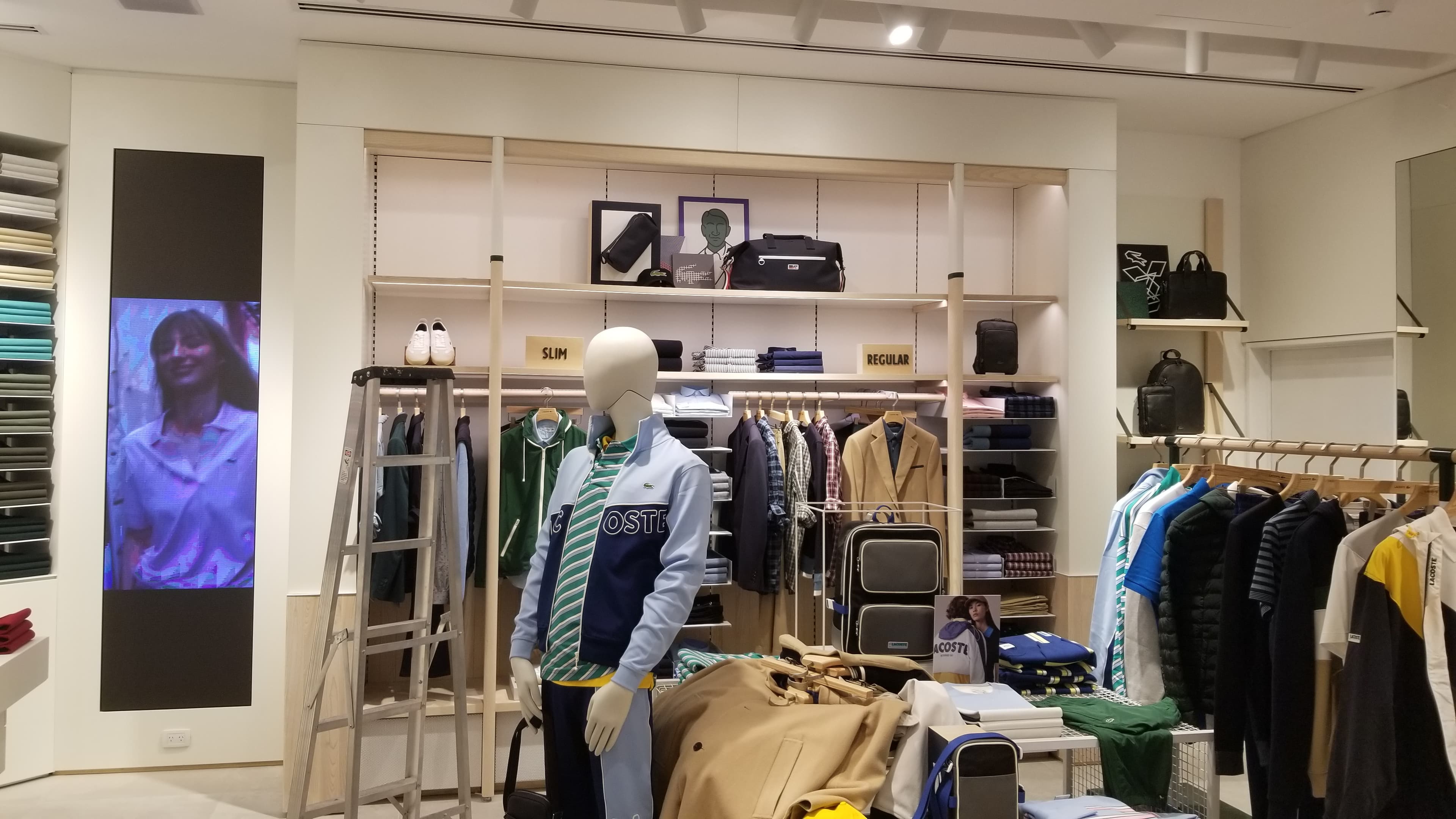 Lacoste: retail, vista 9