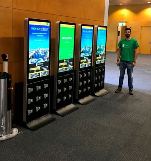 Tótem Digital con Cargador de Celulares y Notebooks — vista principal